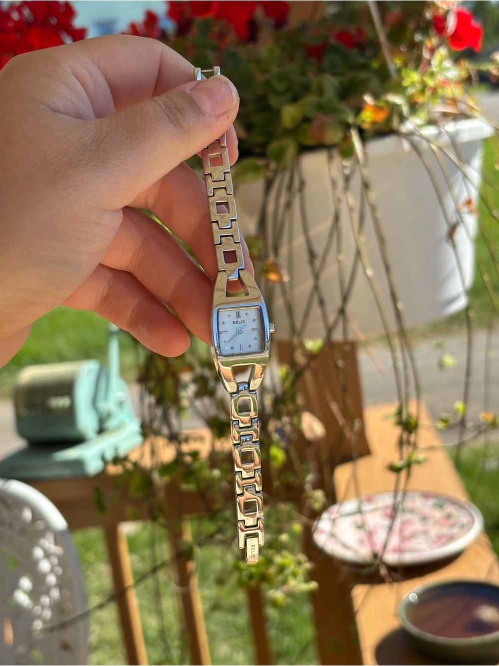 Y2k Relic Women's Silver-Tone Link Bracelet Watch with White Dial